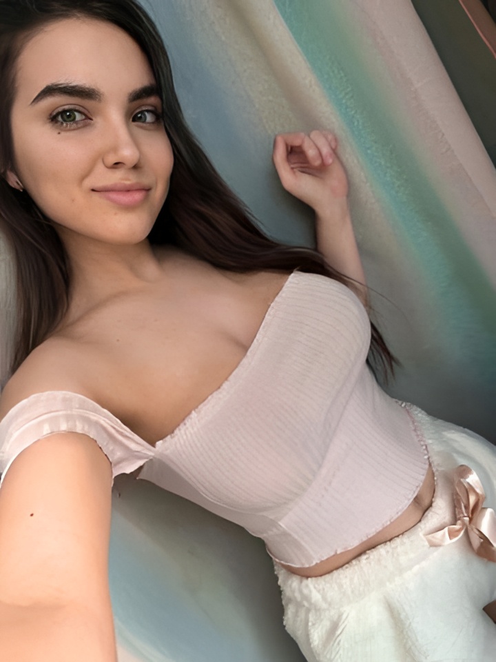 Индивидуалка Арина, доступна для личного знакомства от 2000 руб